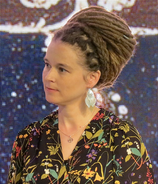 Amanda Lind biografi