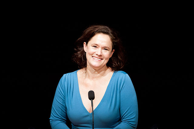Pernilla August biografi